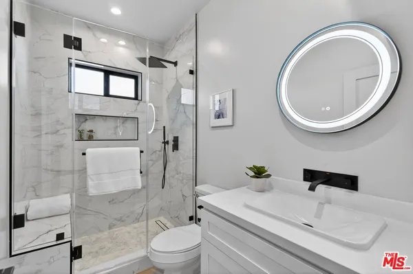 $1,349,000 | 2931 South Bronson Avenue, Los Angeles, CA 90018