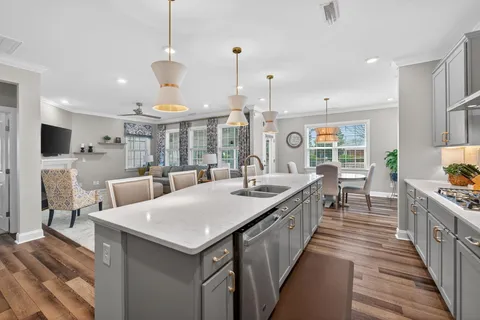 a large kitchen with kitchen island a large island in it