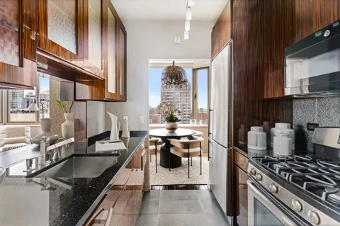 $2,249,000 | 400 East 90th Street, Unit 23B | Upper East Side