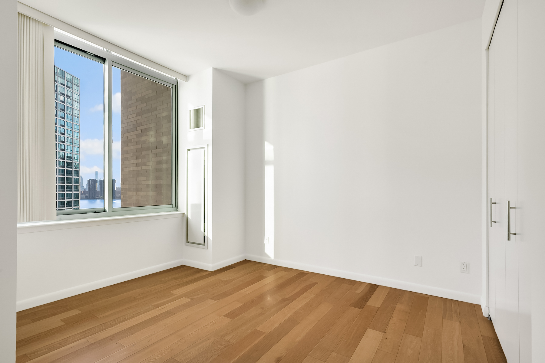 46-30 Center Boulevard, Unit 1707 Queens, NY 11109 - Photo 5 of 14