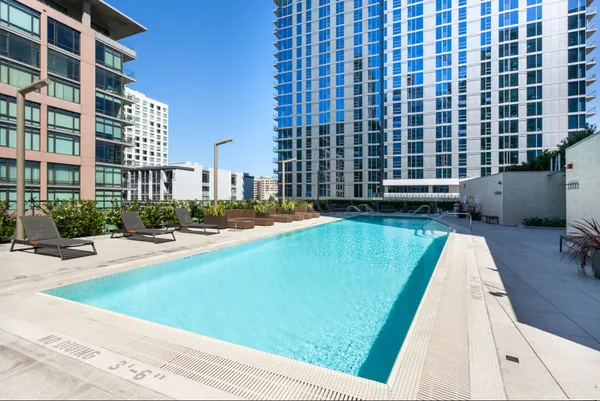 $699,000 | 1155 South Grand Avenue, Unit 401, Los Angeles, CA 90015