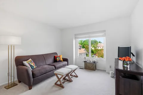 Contact Agent | Chanticleer, Cherry Hill, NJ 08003