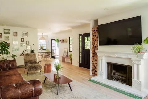 $1,549,000 | 8421 Kirkwood Drive, Los Angeles, CA 90046
