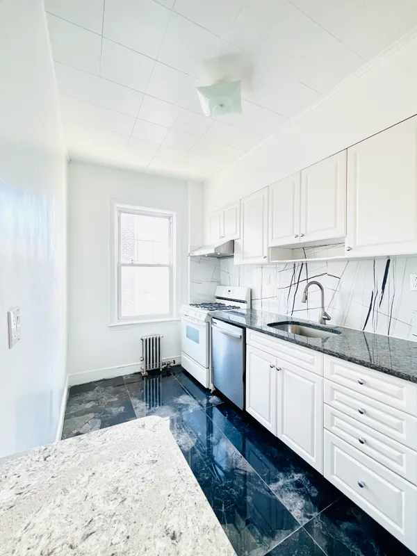 $2,600 | 63-33 Haring Street, Unit 2F | Rego Park