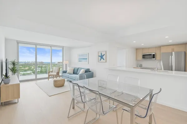 $999,000 | 650 West Avenue, Unit 1208, Miami Beach, FL 33139