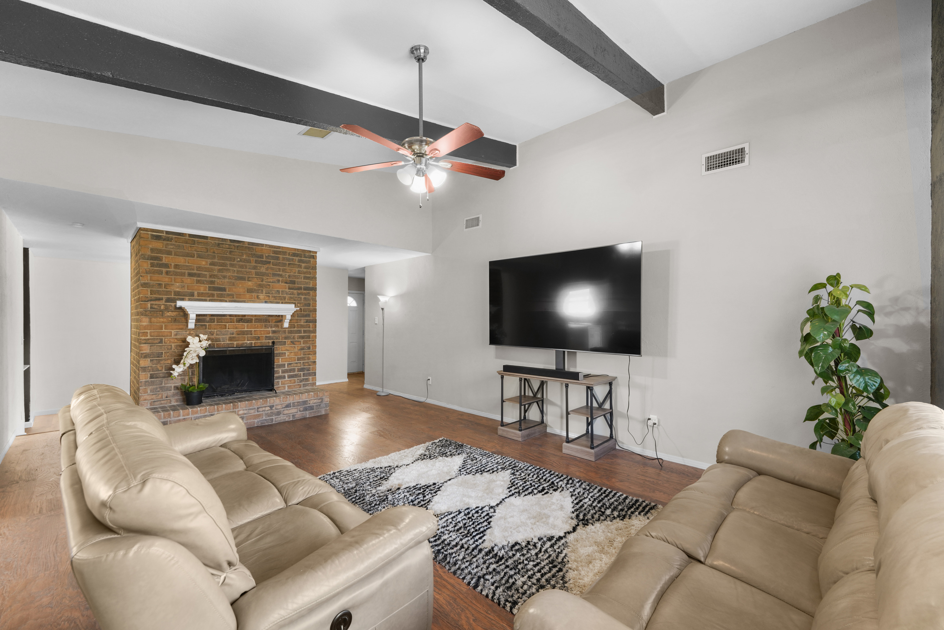 2127 Holt Road Arlington, TX 76006 - Photo 6 of 8