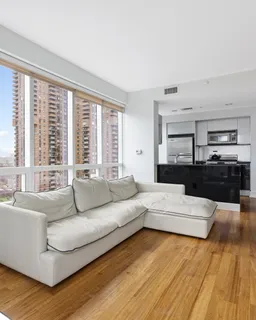 $1,400,000 | 350 West 42nd Street, Unit 20L | Hell's Kitchen
