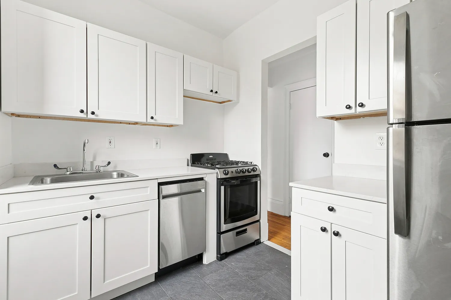 $6,500 | 123 Waverly Place, Unit 7B | Greenwich Village