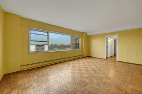 $225,000 | 1 Fordham Hill Ovl, Unit 12C | University Heights