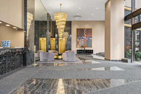 $1,695,000 | 167 East 61st Street, Unit 20E | Lenox Hill