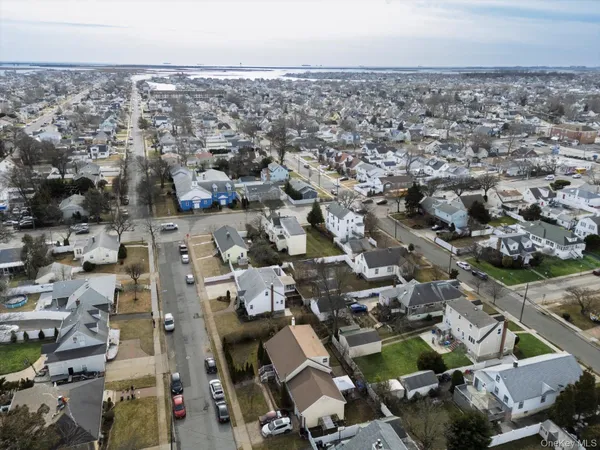 $700,000 | 158 Roosevelt Avenue, Freeport, NY 11520