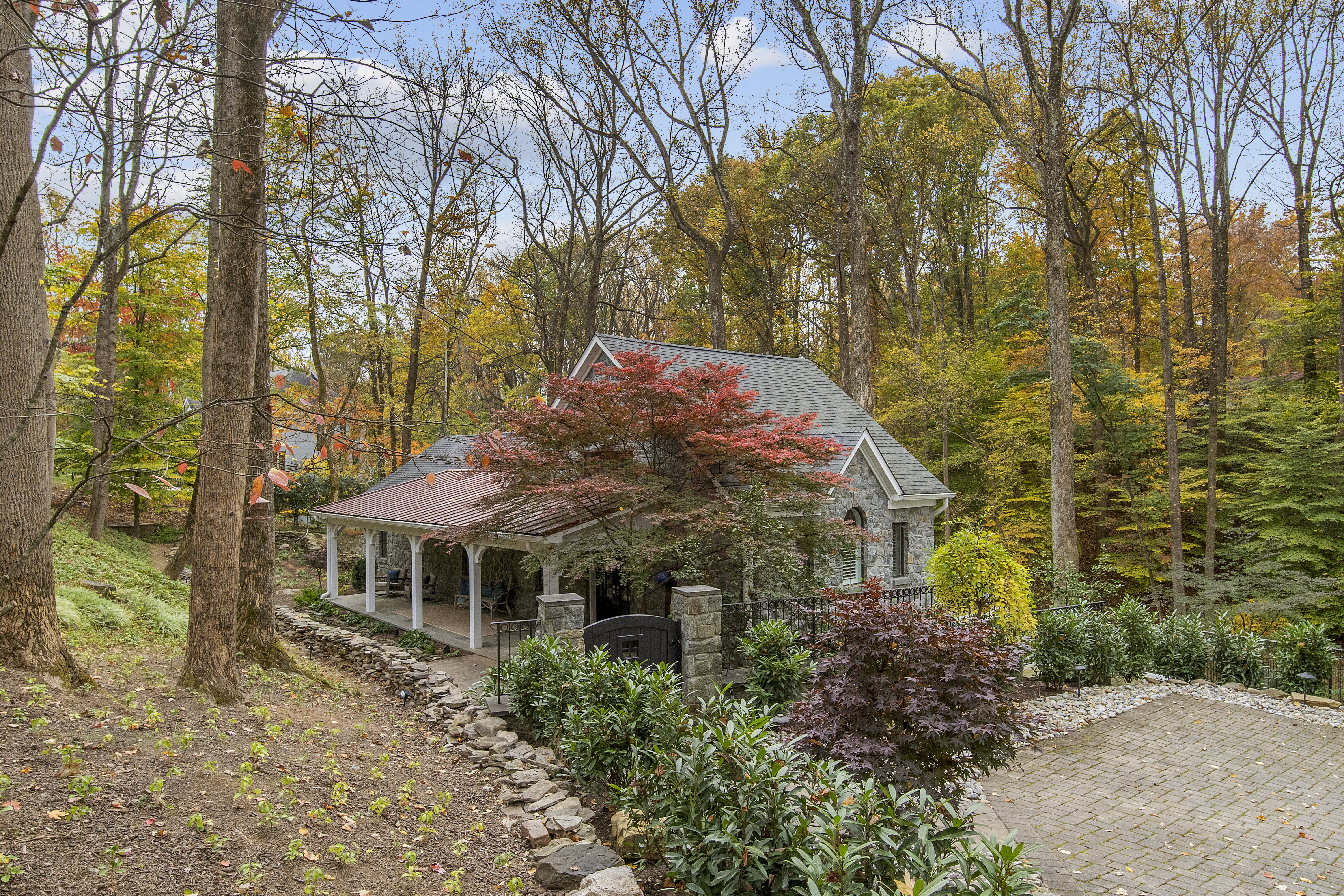 8210 Kingsgate Road Potomac, MD 20854 - Photo 2 of 69 Gallery Image 2