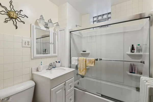 $1,200,000 | 2020 West Waveland Avenue, Chicago, IL 60618