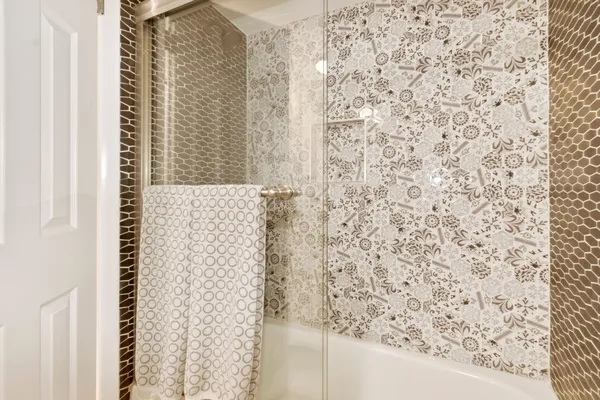 $8,000 | 2127 Newport Place Northwest, Washington, DC 20037