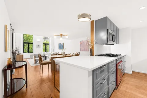 $2,250,000 | 135 West 70th Street, Unit 2E | Upper West Side