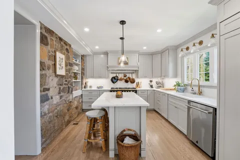 $1,100,000 | 7612 Virginia Avenue, Falls Church, VA 22043