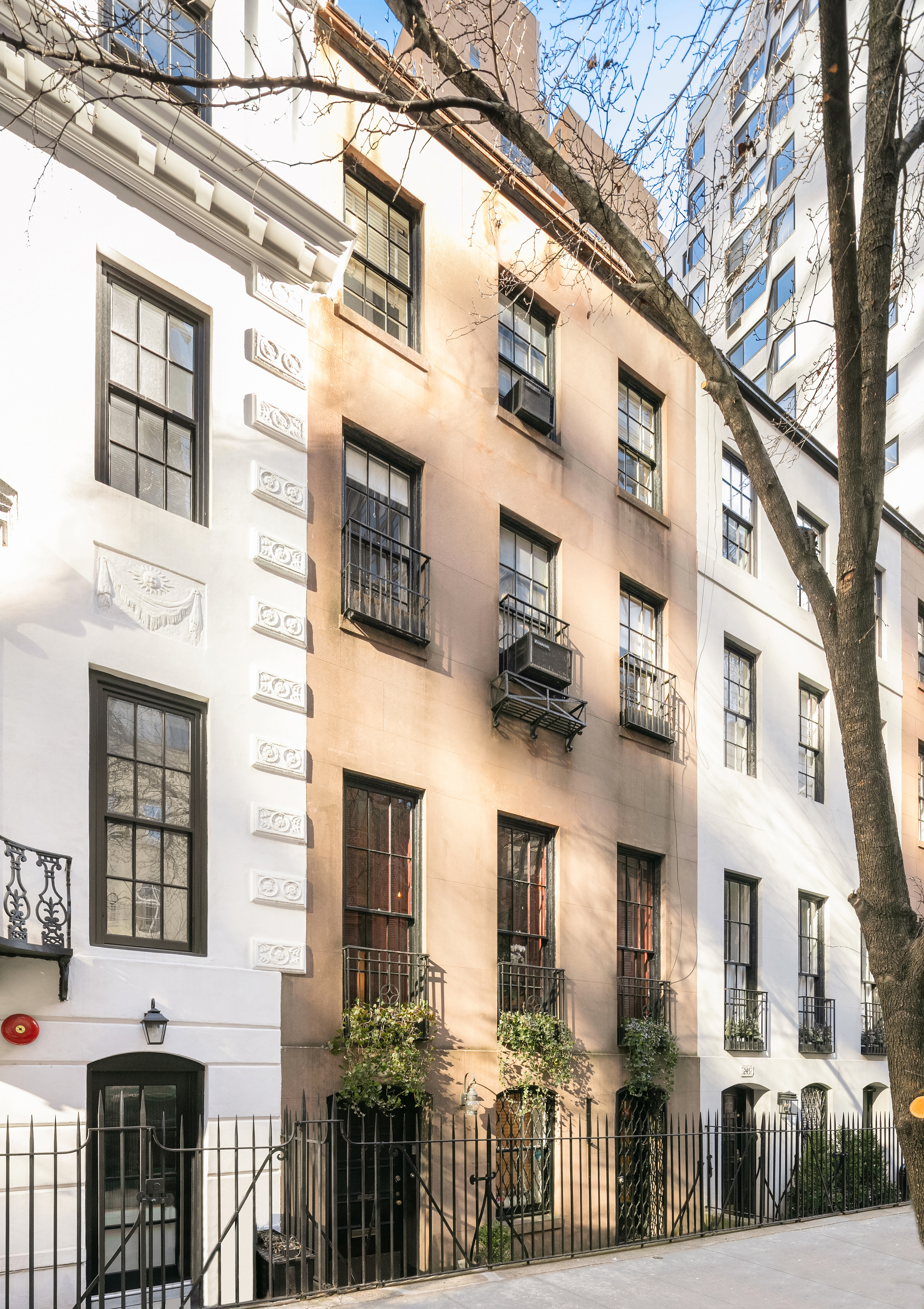 243 East 48th Street Manhattan, NY 10017 - Photo 12 of 20