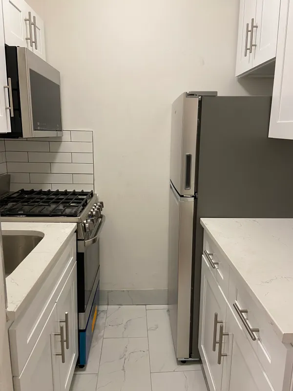 $4,000 | 330 East 58th Street, Unit 1C | Sutton Place
