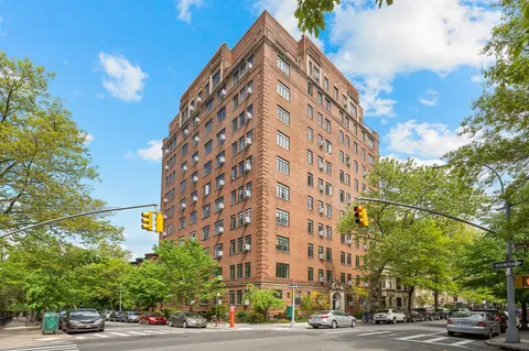 $815,000 | 118 8th Avenue, Unit 2F | Park Slope