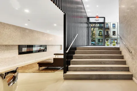 $889,000 | 540 West 49th Street, Unit 306S | Hell's Kitchen