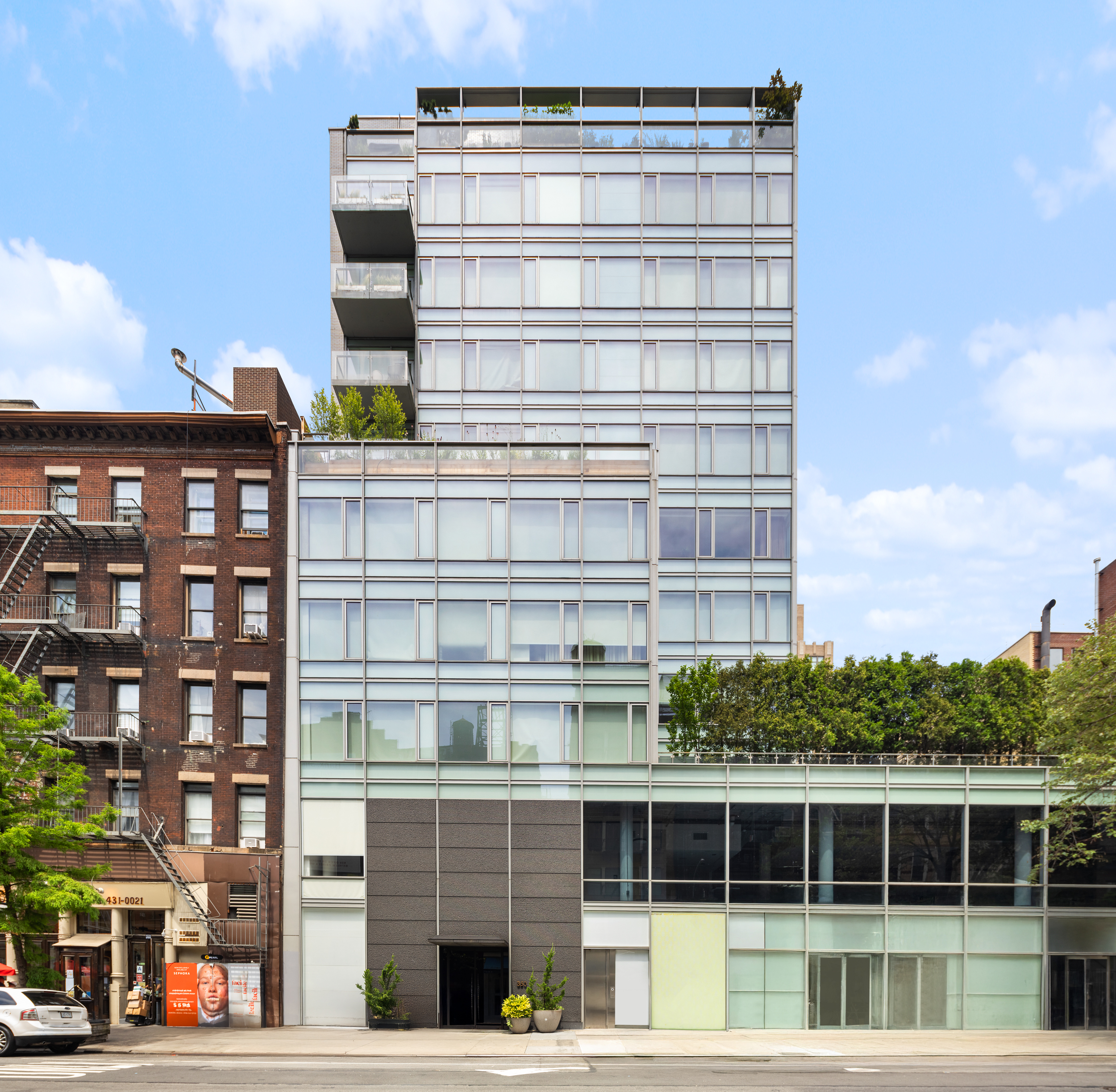 350 West Broadway, Unit 7FL Manhattan, NY 10013 - Photo 16 of 17 a view of a large building