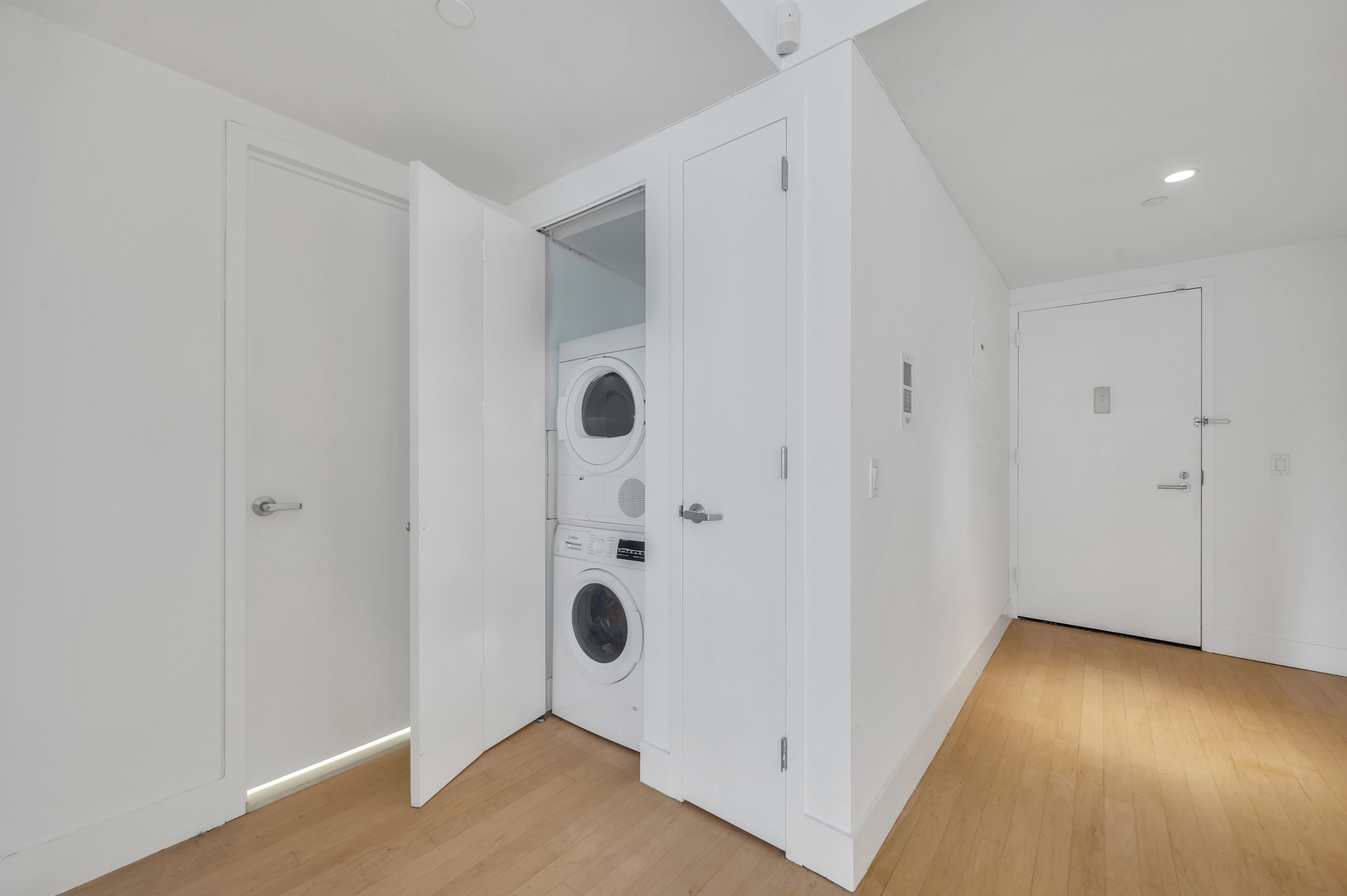 242 East 25th Street, Unit 9A Manhattan, NY 10010 - Photo 5 of 12 Gallery Image 5