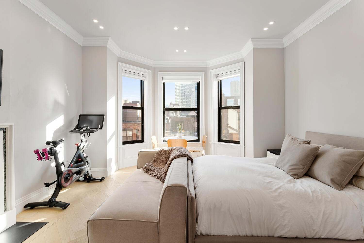 160 Commonwealth Avenue, Unit 410 Boston, MA 02116 - Photo 4 of 31 a bed room with a bed and a large window