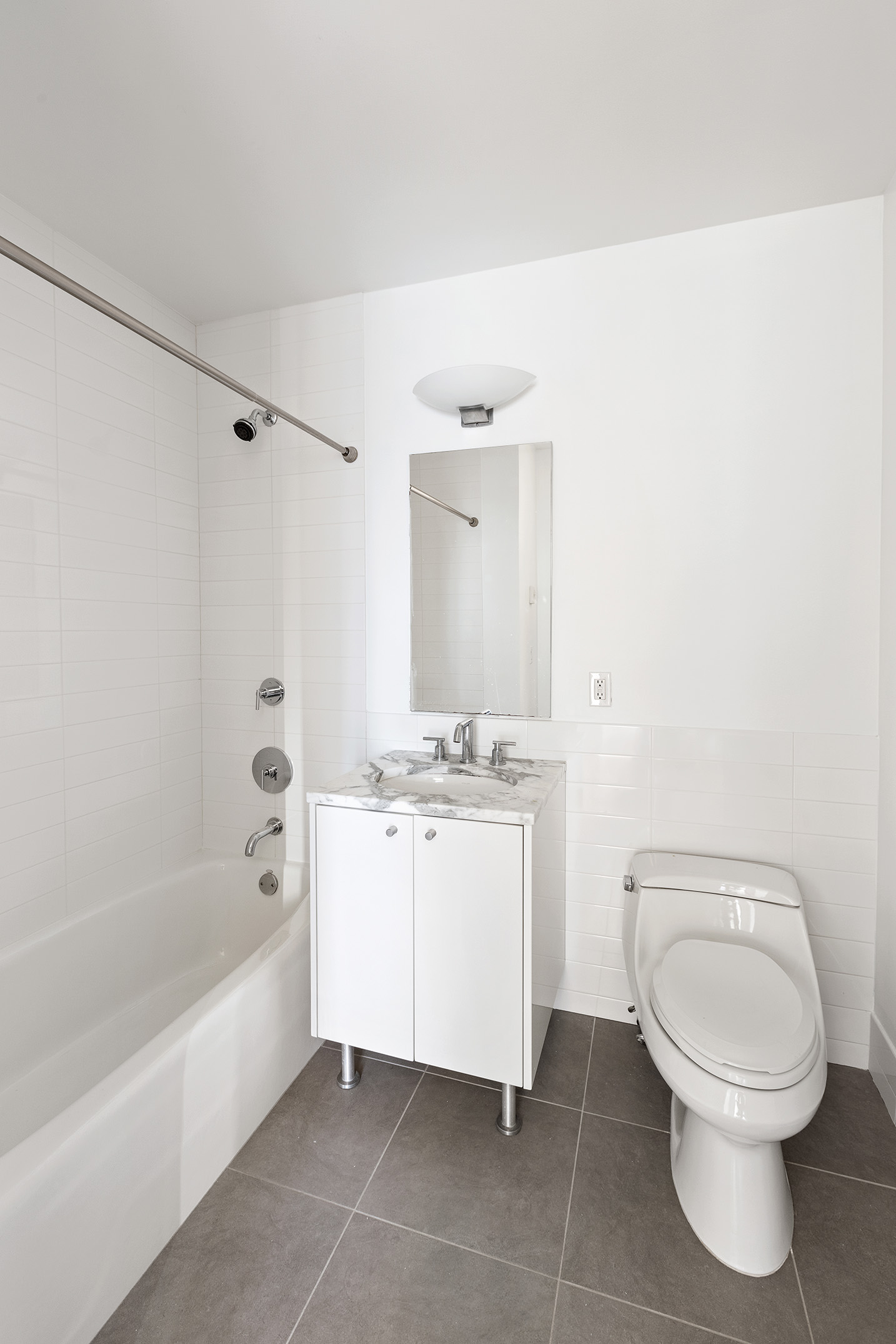 46-30 Center Boulevard, Unit PH8 Queens, NY 11109 - Photo 18 of 32 a bathroom with a toilet a sink and bathtub