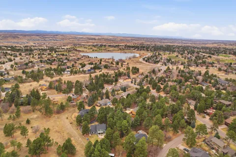 a black and white photo of a living room