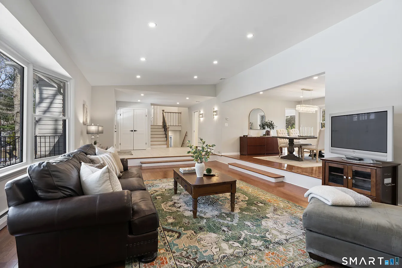 202 Fox Ridge Road Stamford, CT 06903 - Photo 5 of 40