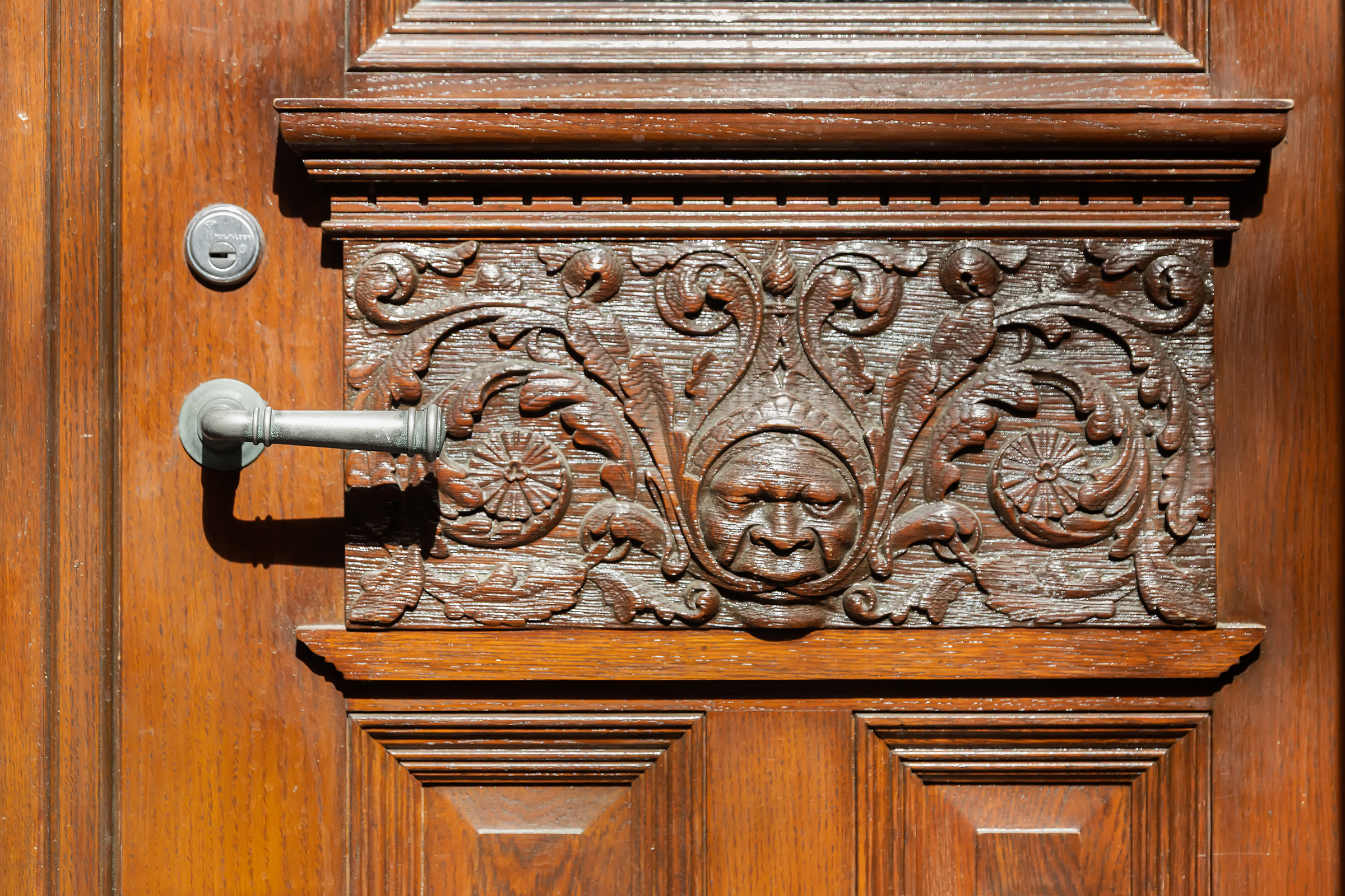 9 West 84th Street Manhattan, NY 10024 - Photo 27 of 31 a close view of a door