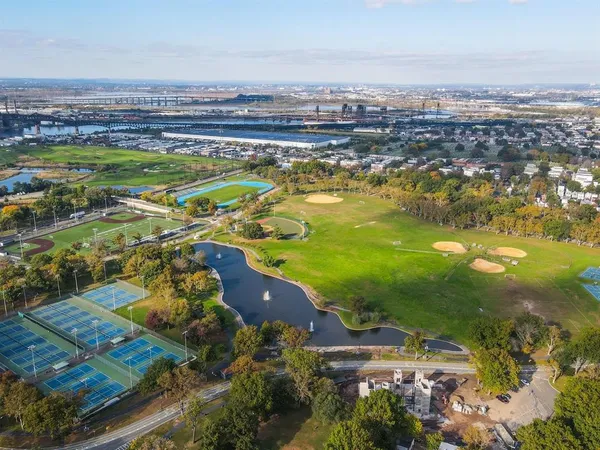 $2,700 | 305 West Side Avenue, Unit 204, Jersey City, NJ 07305