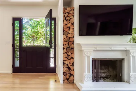$1,549,000 | 8421 Kirkwood Drive, Los Angeles, CA 90046