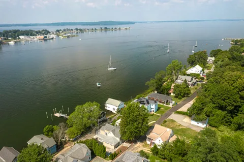 $795,000 | 286 Riverside Drive, Tiverton, RI 02878