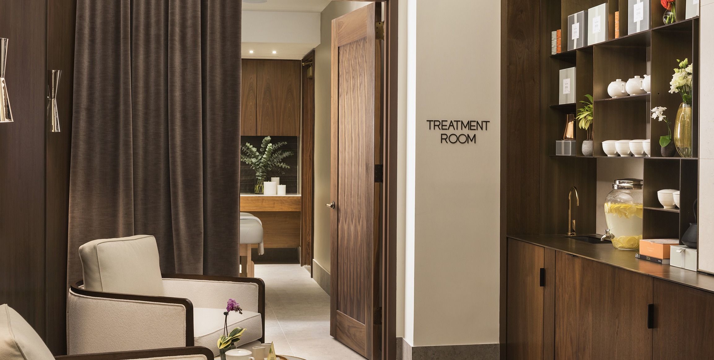 301 East 50th Street, Unit 5A Manhattan, NY 10022 - Photo 14 of 19 a hallway with furniture and a potted plant
