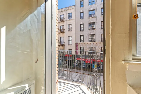 $400,000 | 211 Thompson Street, Unit 2F | Greenwich Village