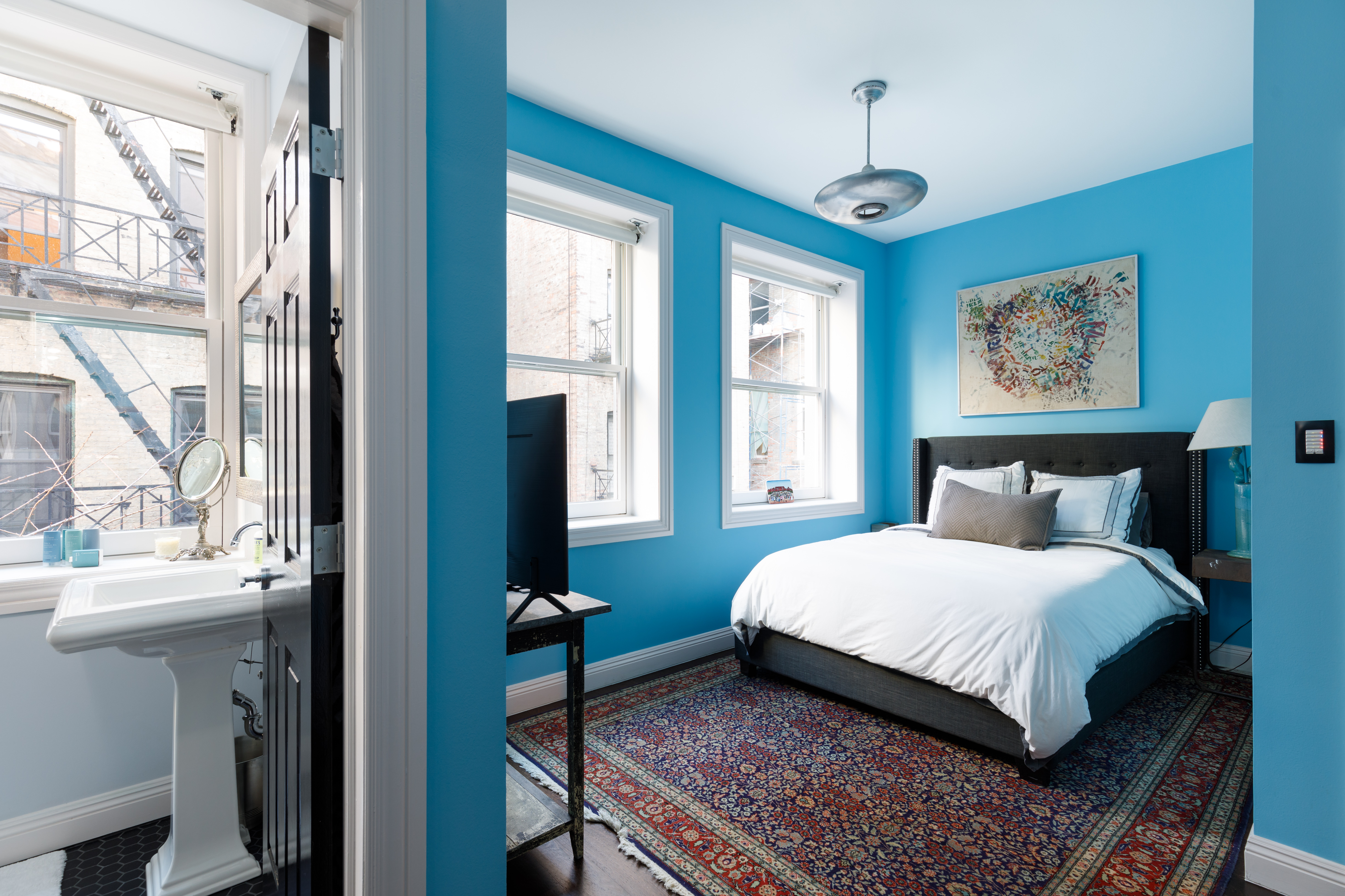 4 Centre Market Place Manhattan, NY 10013 - Photo 4 of 15 a bedroom with a bed and a window