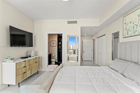 $1,975,000 | 900 Biscayne Boulevard, Unit 2506, Miami, FL 33132