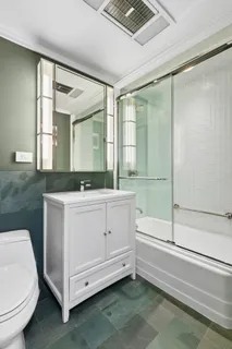 $1,695,000 | 860 United Nations Plaza, Unit 22G | Midtown East