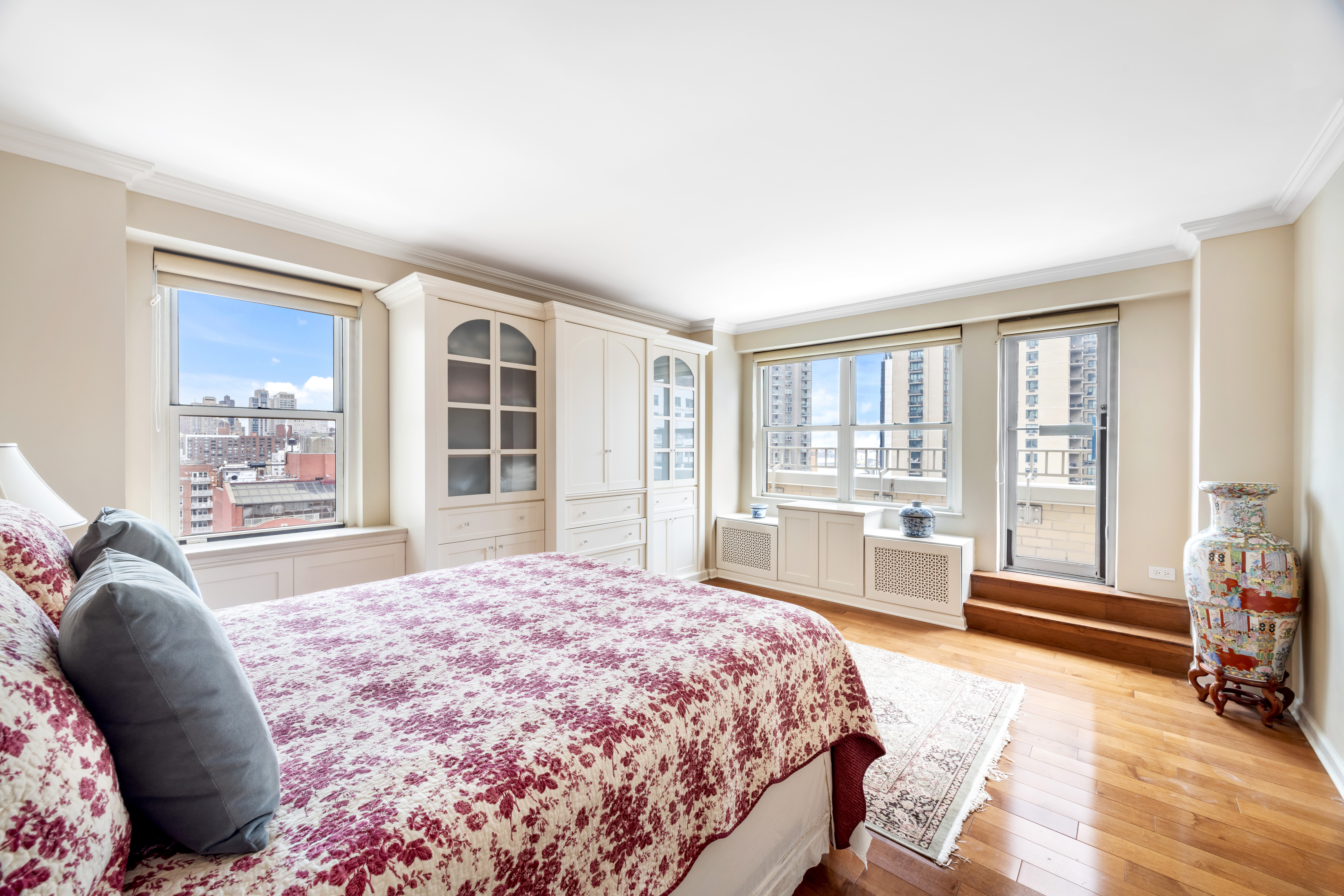 399 East 72nd Street, Unit 15A Manhattan, NY 10021 - Photo 5 of 10 a spacious bedroom with a large bed and a large window