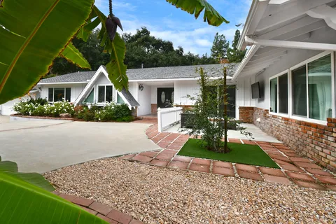 $2,599,000 | 4053 Harclare Lane, Encino, CA 91436