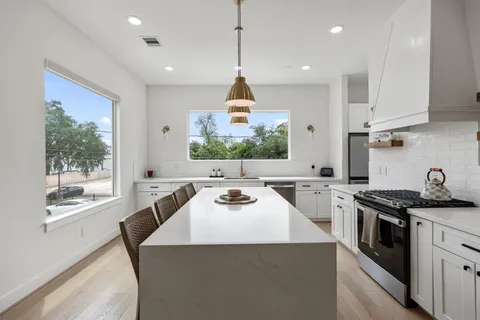 $555,000 | 1207 East 24th Street, Unit A, Houston, TX 77009