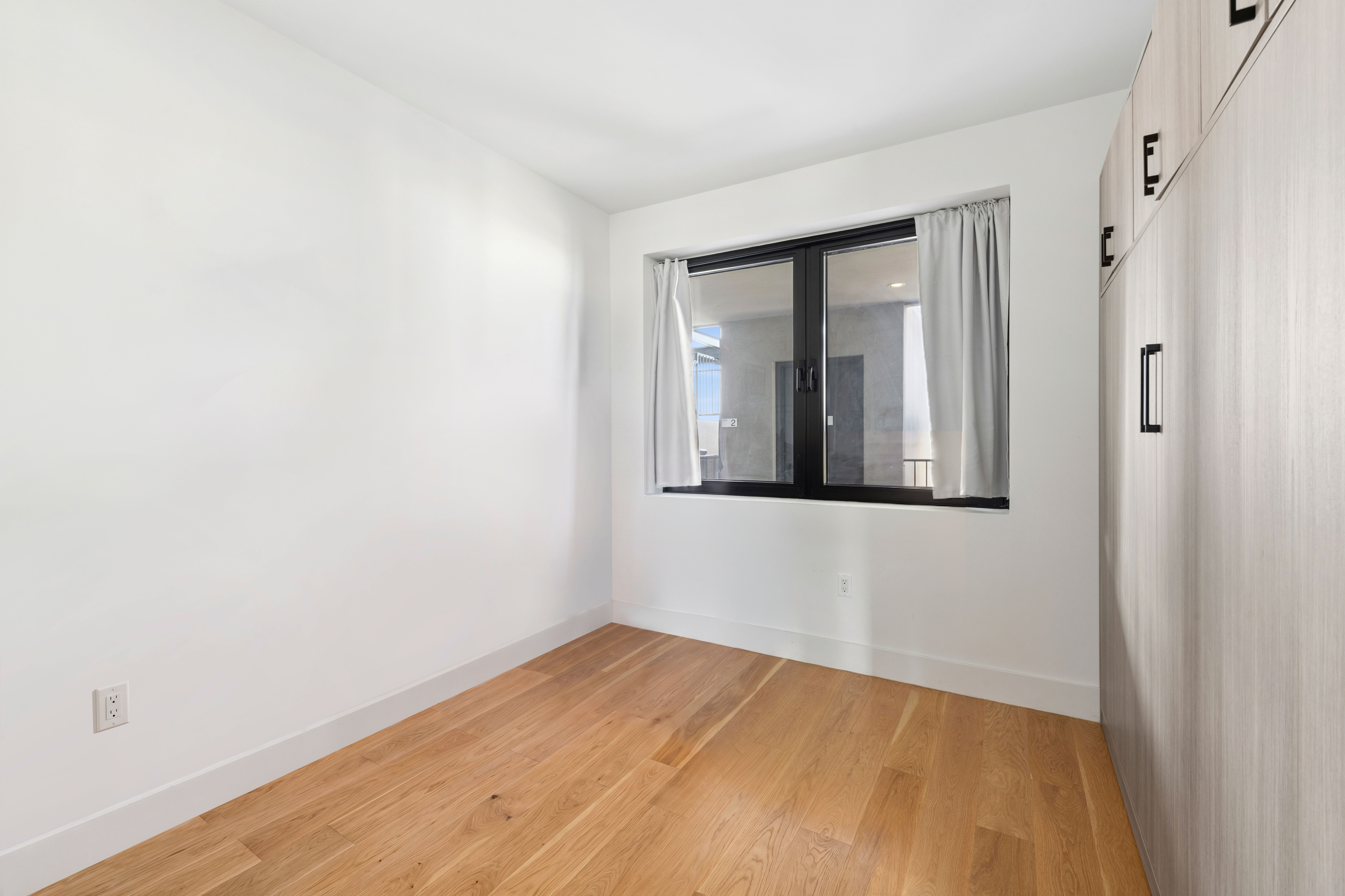 91 Diamond Street, Unit PHB Brooklyn, NY 11222 - Photo 9 of 18 Gallery Image 9