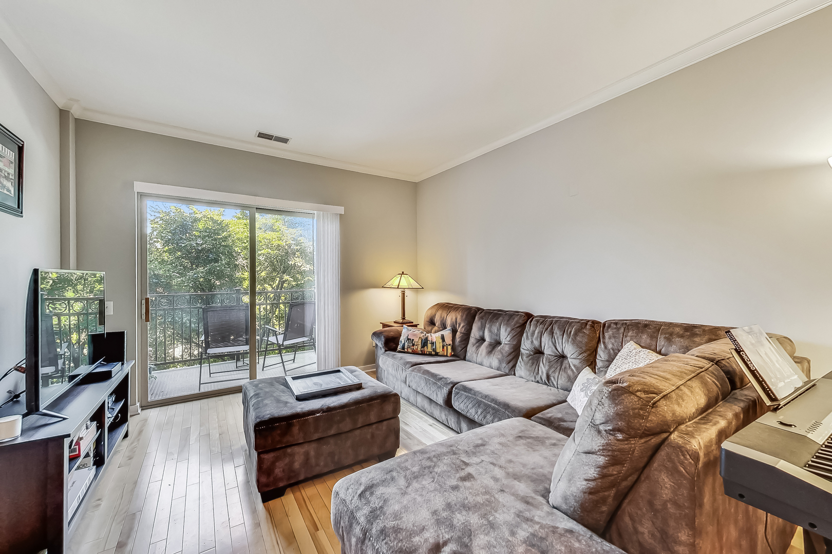 1155 West Roosevelt Road, Unit 304 Chicago, IL 60608 - Photo 17 of 35