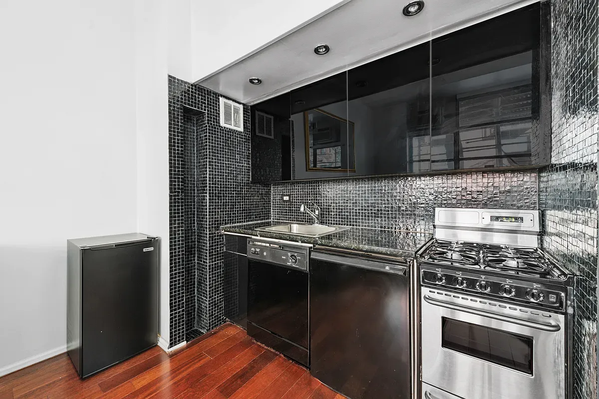 $520,000 | 350 East 62nd Street, Unit 1N | Lenox Hill