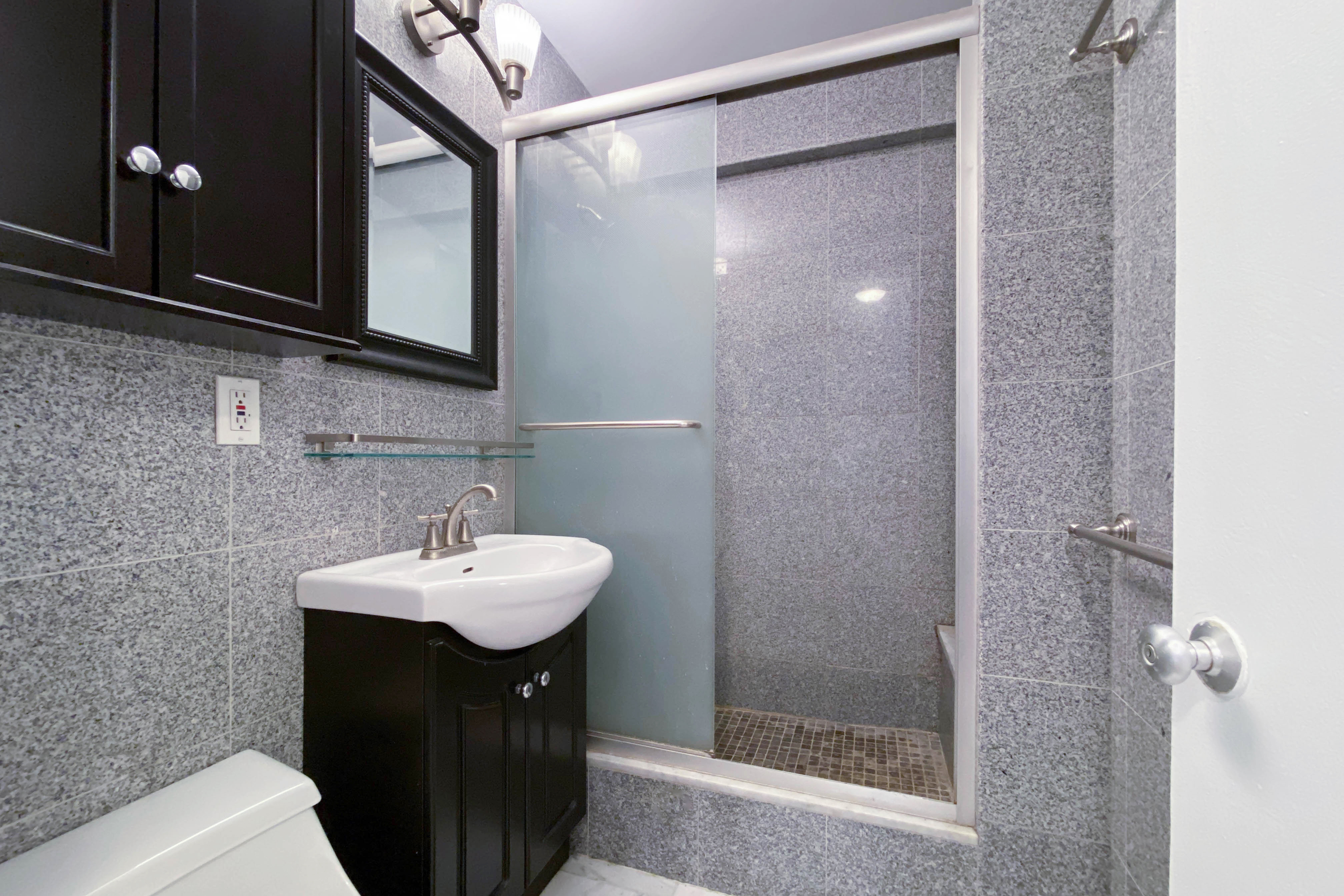 300 East 33rd Street, Unit 9D Manhattan, NY 10016 - Photo 7 of 17 a bathroom with a sink and a mirror