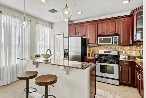 $424,900 | 3044 Pointeview Drive, Tampa, FL 33611