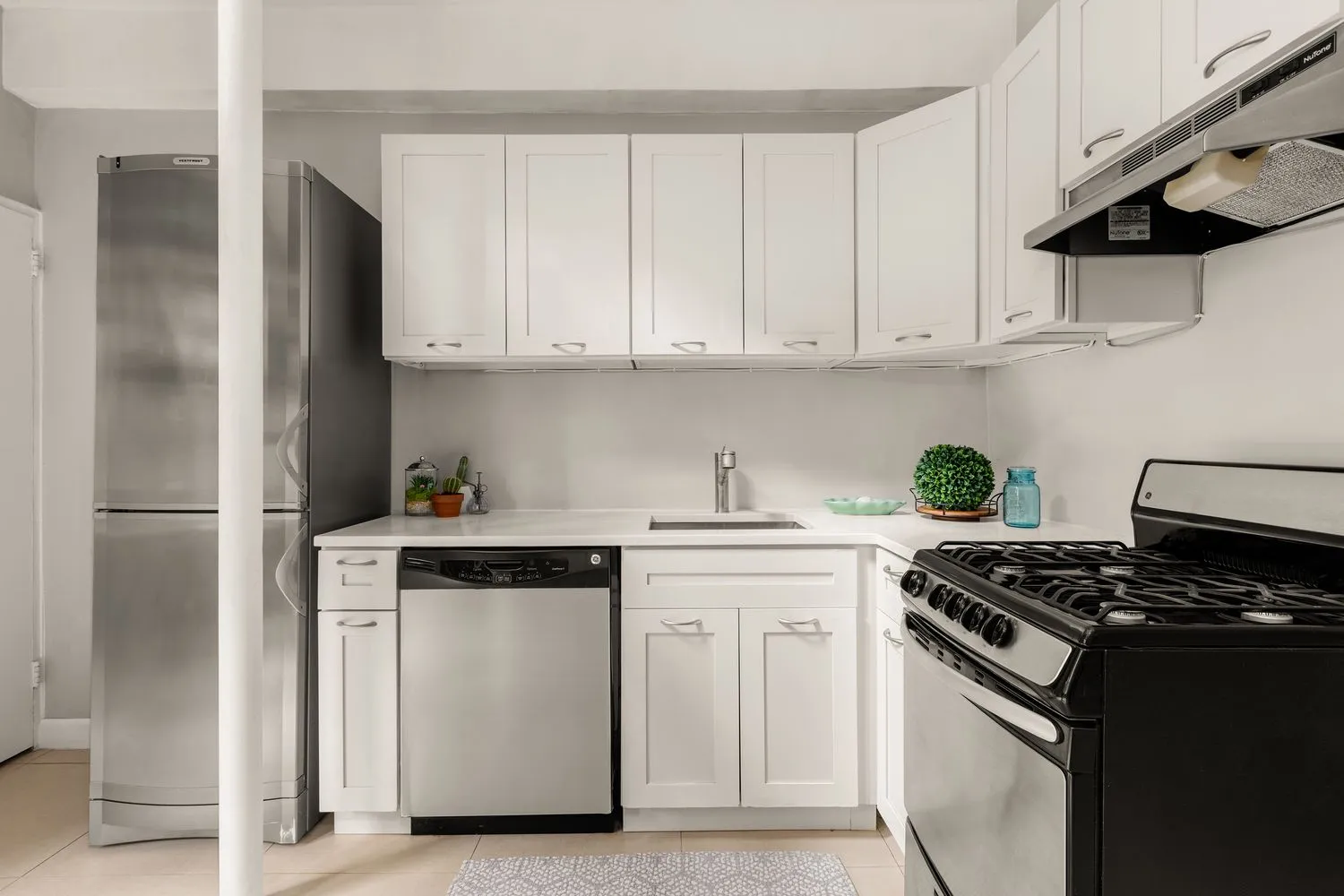 $675,000 | 342 East 53rd Street, Unit 1G | Midtown East