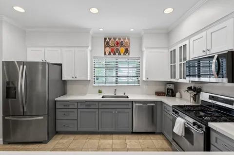 $1,975,000 | 928 11th Street, Unit 2, Santa Monica, CA 90403