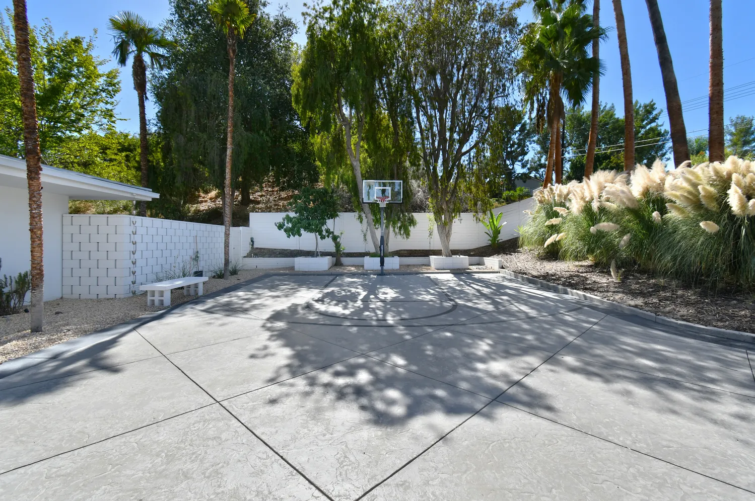 $3,025,000 | 20150 Delita Drive, Woodland Hills, CA 91364